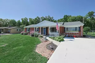 451 Blossom Ln, Union Township, OH 45244 - Photo 2