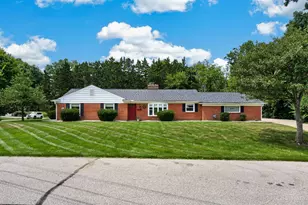 1028 Newcastle Dr, Springfield Township, OH 45231 - Photo 2