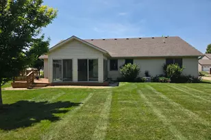 918 Willow Bend Dr, Wilmington, OH 45177 - Photo 6