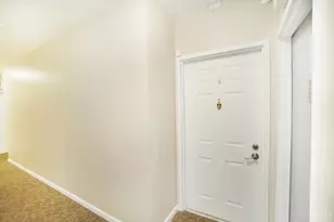 8945 Eagleview Dr, West Chester, OH 45069 - Photo 4