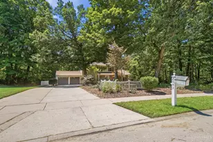 2043 Greenpine Dr, Springfield Township, OH 45231 - Photo 2