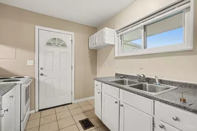 8633 Daly Road, Springfield Township, OH 45231 - Photo 6