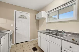 8633 Daly Rd, Springfield Township, OH 45231 - Photo 6