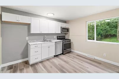 2751 Pickmeier Lane, Cincinnati, OH 45211 - Photo 14