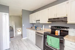 858 Suncreek Ct, Delhi Township, OH 45238 - Photo 12
