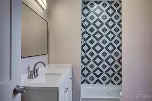 871 Hutchins Ave, Cincinnati, OH 45229 - Photo 16