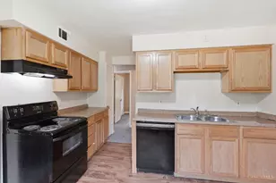 1694 Ashbrook Dr, Cincinnati, OH 45238 - Photo 6