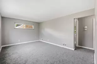 1694 Ashbrook Dr, Cincinnati, OH 45238 - Photo 2