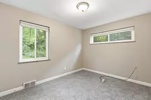 1694 Ashbrook Dr, Cincinnati, OH 45238 - Photo 10