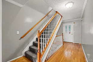 2523 Ravine St, Cincinnati, OH 45219 - Photo 2