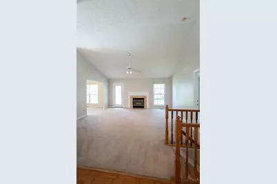 718 Fox Creek Ln, Union Township, OH 45245 - Photo 2