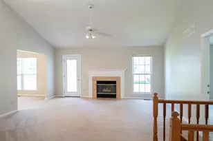 718 Fox Creek Ln, Union Township, OH 45245 - Photo 2
