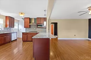 2304 E Galbraith Rd, Reading, OH 45237 - Photo 8