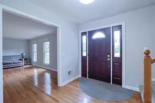 427 Flemridge Ct, Wyoming, OH 45231 - Photo 4