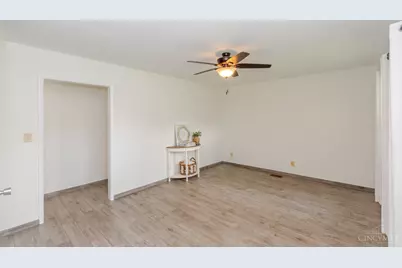 701 Easter Drive, Carlisle, OH 45005 - Photo 4