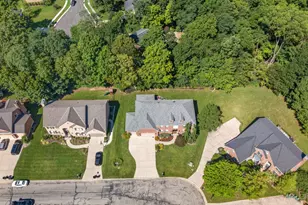 2077 Anderson Cove Ln, Anderson Township, OH 45244 - Photo 2