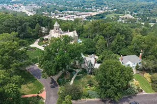 402 W Cliff Ln, Cincinnati, OH 45220 - Photo 2