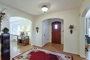 402 W Cliff Ln, Cincinnati, OH 45220 - Photo 6