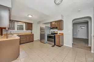 6920 Gloria Dr, Cincinnati, OH 45239 - Photo 18