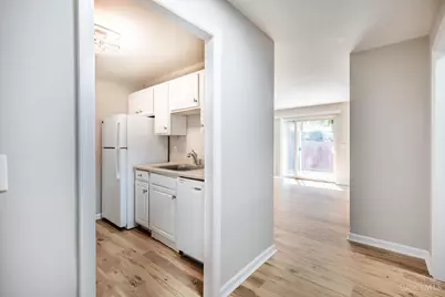 3825 Petoskey Avenue #21, Mariemont, OH 45227 - Photo 6
