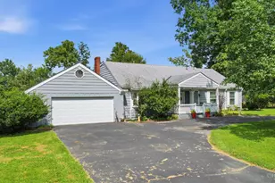 706 Maple Ridge Rd, Miami Township, OH 45150 - Photo 2