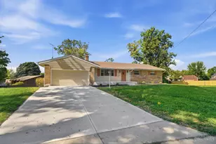 8929 Cavalier Dr, Springfield Township, OH 45231 - Photo 2