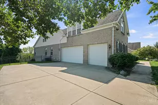 5957 Emerald Lake Dr, Fairfield, OH 45014 - Photo 4
