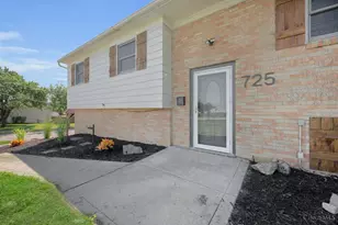 725 E Crescentville Rd, Springdale, OH 45246 - Photo 2