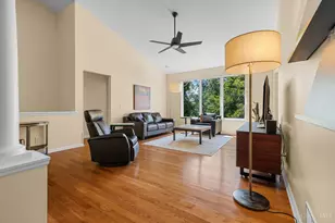 555 County Down Ln, Loveland, OH 45140 - Photo 8