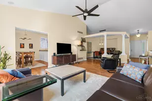 555 County Down Ln, Loveland, OH 45140 - Photo 4