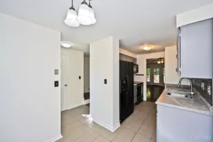 863 Woodlyn Dr S, Cincinnati, OH 45230 - Photo 6