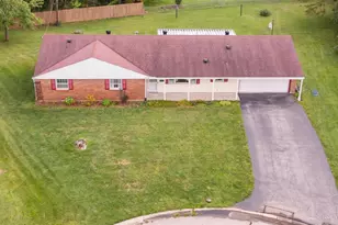 231 Prague Ct, Centerville, OH 45458 - Photo 2