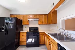 7636 Montgomery Rd, Cincinnati, OH 45236 - Photo 2