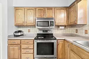 1882 Fallbrook Ln, Springfield Township, OH 45240 - Photo 10