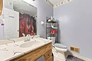 1882 Fallbrook Ln, Springfield Township, OH 45240 - Photo 16