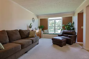 7906 Laurelwood Dr, Hamilton Township, OH 45039 - Photo 6