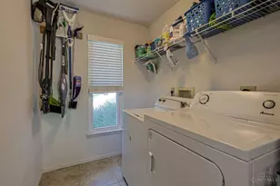 7906 Laurelwood Dr, Hamilton Township, OH 45039 - Photo 22