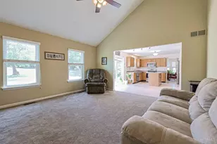 7906 Laurelwood Dr, Hamilton Township, OH 45039 - Photo 10