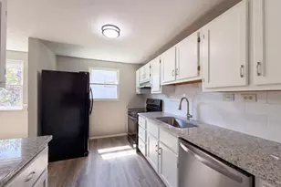 2891 Grosvenor Dr, Cincinnati, OH 45251 - Photo 10
