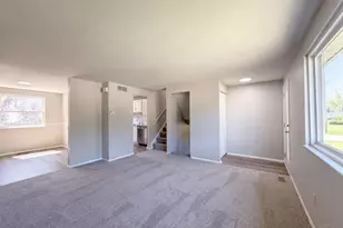 2891 Grosvenor Dr, Cincinnati, OH 45251 - Photo 6