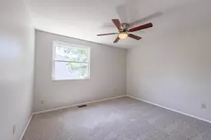 2891 Grosvenor Dr, Cincinnati, OH 45251 - Photo 12