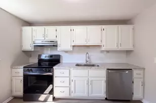 2891 Grosvenor Dr, Cincinnati, OH 45251 - Photo 2