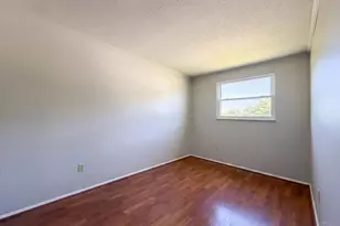 2891 Grosvenor Dr, Cincinnati, OH 45251 - Photo 14