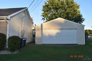 1548 Lost Lake Ct, Sterling Township, OH 45176 - Photo 4