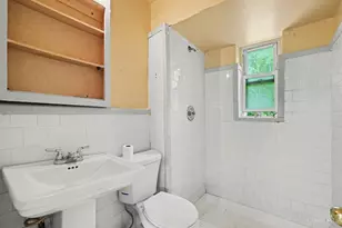 6100 W Fordham Pl, Silverton, OH 45213 - Photo 8