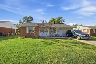 866 Crowden Dr, Springfield Township, OH 45224 - Photo 2