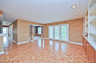 1080 Wittshire Ln, Anderson Township, OH 45255 - Photo 2