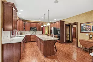 1247 Ridgewood Dr, Miami Township, OH 45140 - Photo 8