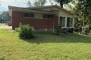 1316 Betty Ln, Miami Township, OH 45150 - Photo 2