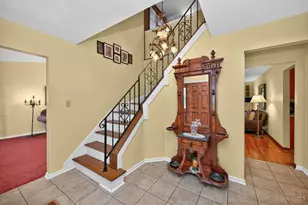 5929 Quailhill Dr, Green Township, OH 45233 - Photo 2
